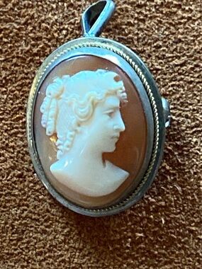 Hand-Carved Shell Cameo Pendant in sterling silver & 18k gold accents